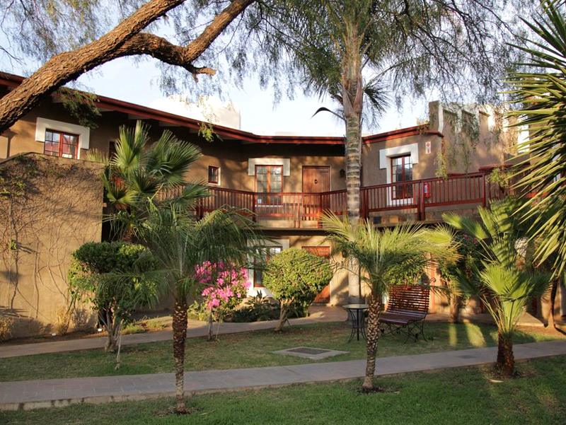 ../Images/KO,YI-CHUN Republic of Namibia - Heinitzburg (1).jpg